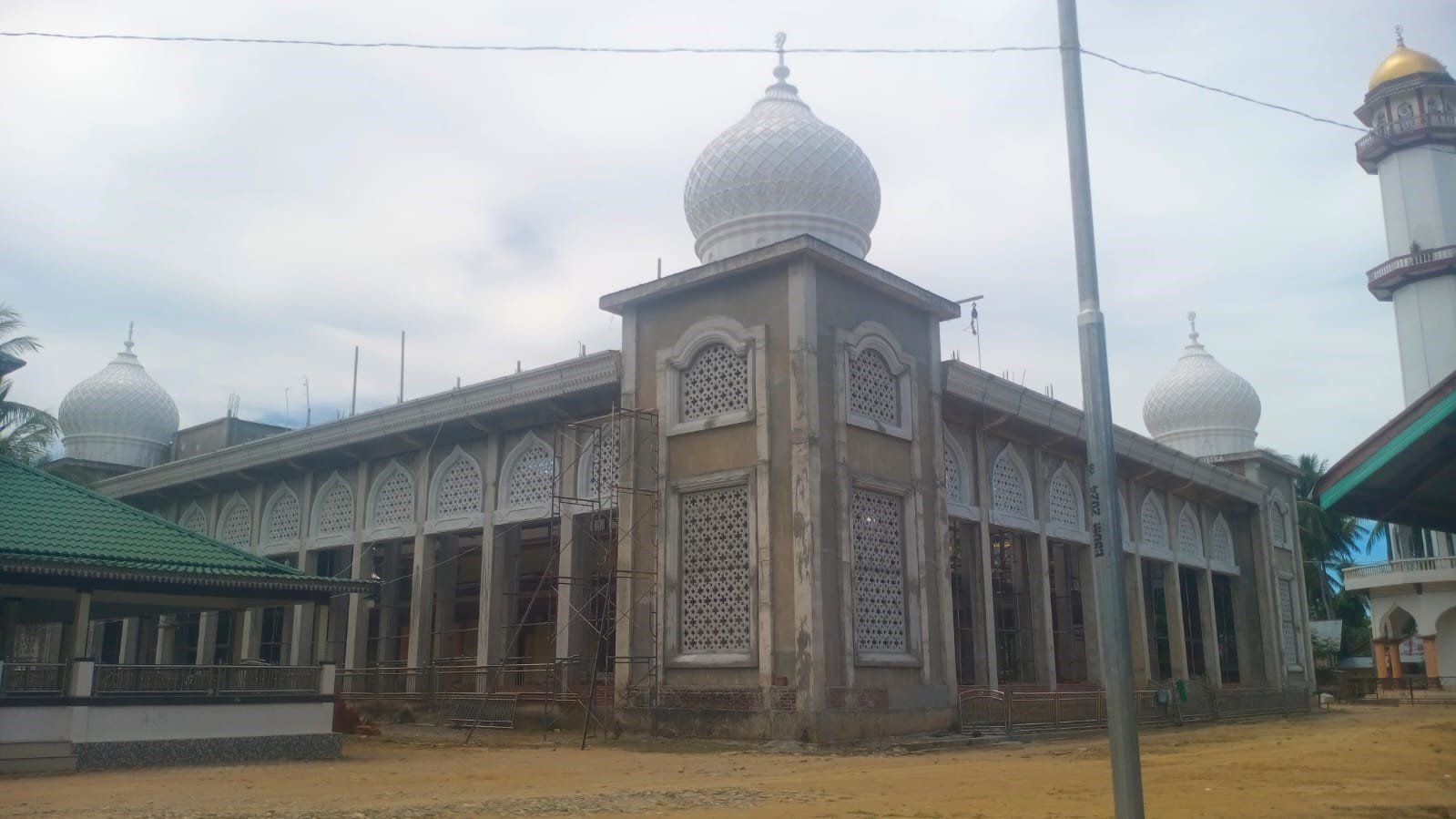 Masjid Jami' Syuhada Gp. Lheue Simpang Kec. Jeunieb Bireuen